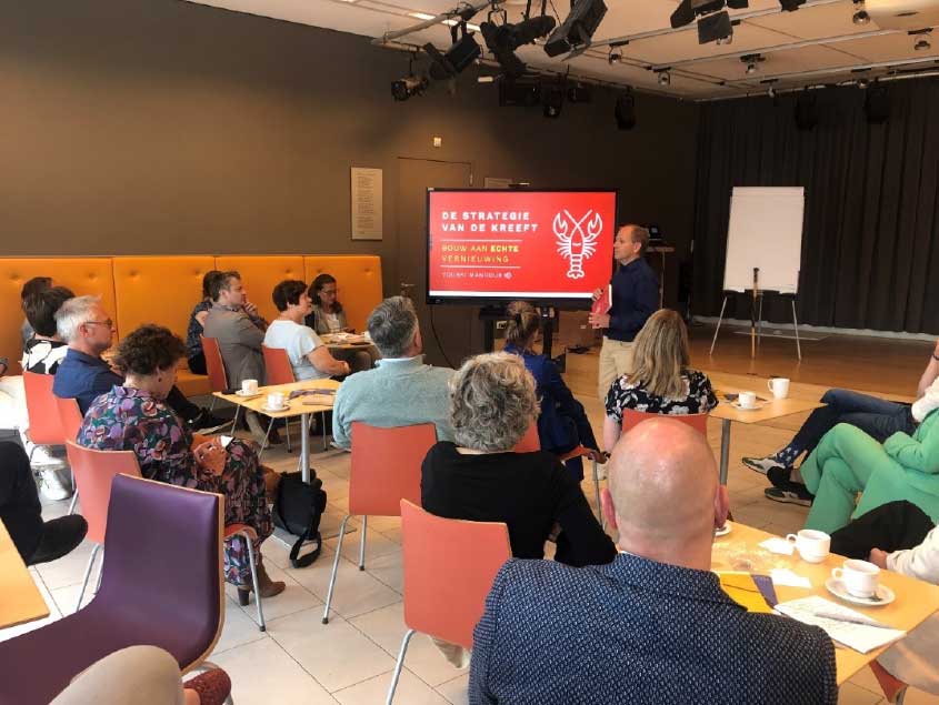 Yousri-Mandour-presenteert-zijn-‘strategie-van-de-kreeft’
